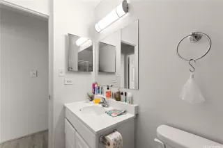 Photo #5: 202514152 Listing 