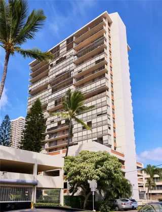 Browse active condo listings in RAINBOW PLACE