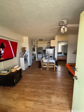 Photo #5: 202514397 Listing 