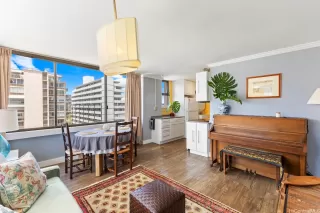 Photo #5: 202514801 Listing 