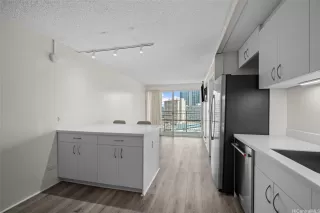 Photo #5: 202514835 Listing 