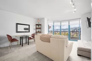 Photo #5: 202514855 Listing 