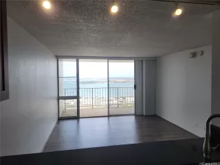 Photo #5: 202515076 Listing 