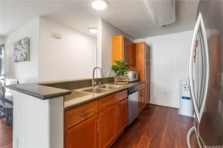 Photo #5: 202515095 Listing 