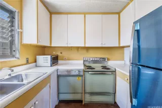 Photo #5: 202515322 Listing
