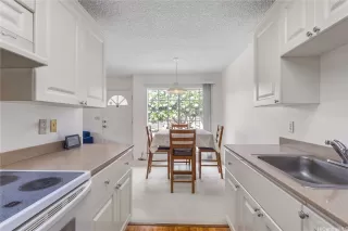 Photo #6: 202515346 Listing 