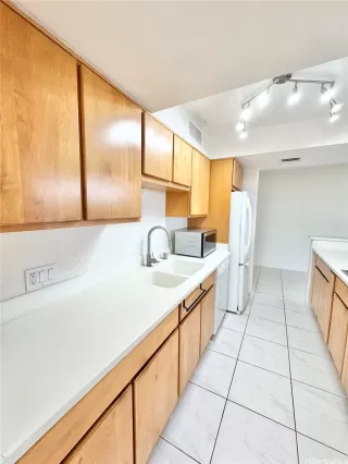 Photo #3: 202515759 Listing 