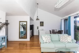 Photo #4: 202515901 Listing 