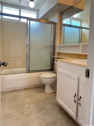 Photo #5: 202516074 Listing