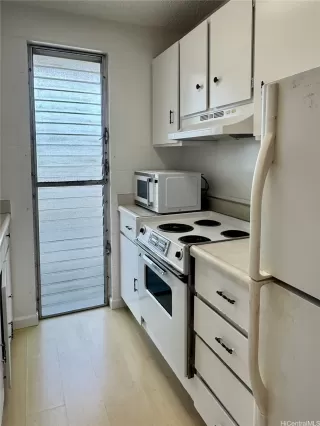 Photo #6: 202516074 Listing