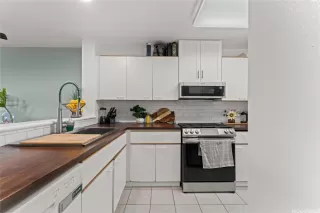 Photo #3: 202516078 Listing 