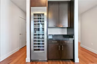 Photo #5: 202516133 Listing