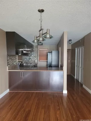 Photo #6: 202516175 Listing