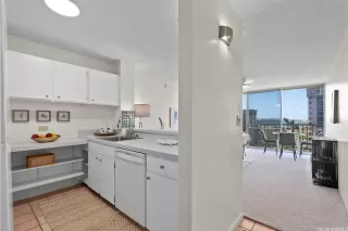 Photo #5: 202516227 Listing