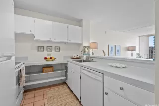 Photo #6: 202516227 Listing