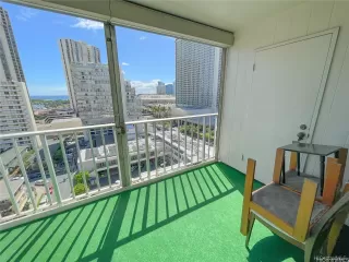 Photo #5: 202516243 Listing
