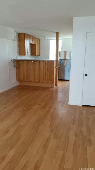 Photo #4: 202516342 Listing