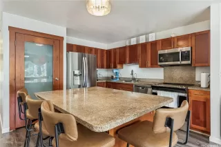 Photo #3: 202516412 Listing