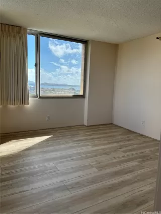 Photo #5: 202516425 Listing 