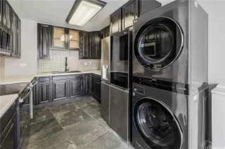 Photo #6: 202516451 Listing