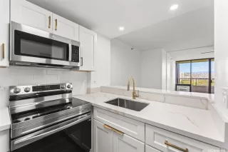 Photo #3: 202516475 Listing