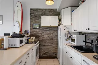 Photo #3: 202516522 Listing