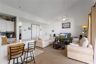 Photo #4: 202516522 Listing