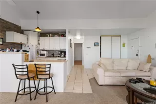 Photo #5: 202516522 Listing