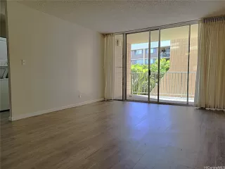 Photo #5: 202516536 Listing 