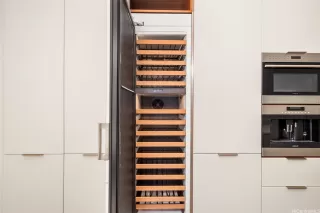 Photo #5: 202516541 Listing