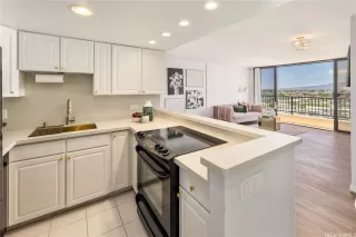 Photo #6: 202516553 Listing