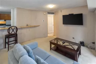 Photo #4: 202516608 Listing 