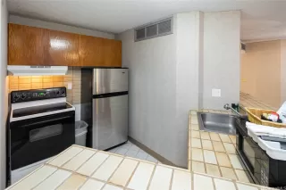 Photo #6: 202516608 Listing 