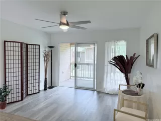 Photo #5: 202516756 Listing