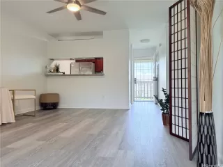 Photo #6: 202516756 Listing