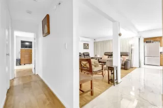 Photo #5: 202516815 Listing