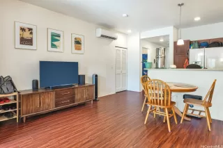 Photo #2: 202516827 Listing