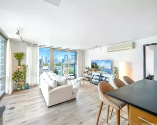 Photo #4: 202516907 Listing 