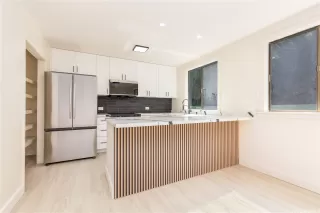 Photo #3: 202516922 Listing