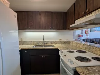 Photo #4: 202517034 Listing