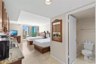 Photo #5: 202517038 Listing 