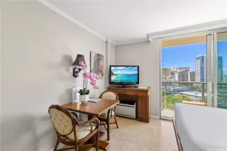 Photo #6: 202517038 Listing 