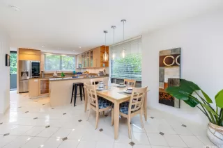 Photo #6: 202517062 Listing