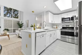 Photo #5: 202517093 Listing 