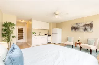 Photo #5: 202517094 Listing