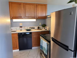 Photo #4: 202517339 Listing 