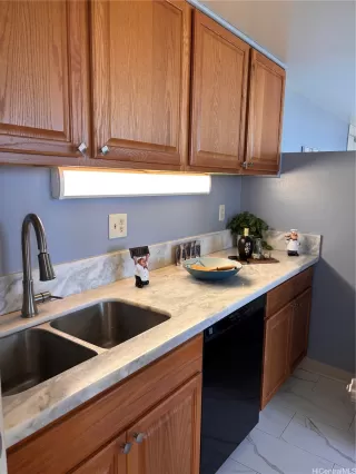 Photo #5: 202517339 Listing 