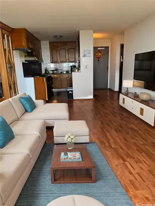 Photo #3: 202517383 Listing 