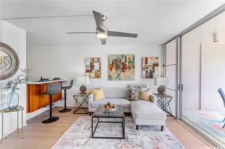 Photo #5: 202517419 Listing