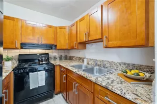 Photo #5: 202517460 Listing 